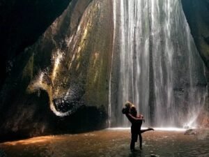 Foto-romantis-di-tukad-cepung-Azat-Husainov-1024x768