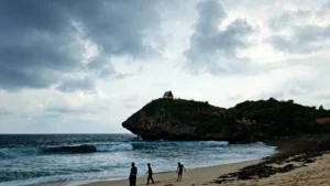 Padang beach 1600 x 900