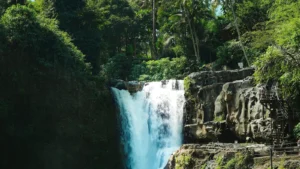 Tegenungan Waterfall 1600 x 900