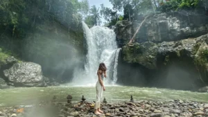 Tegenungan Waterfall 1600 x 900